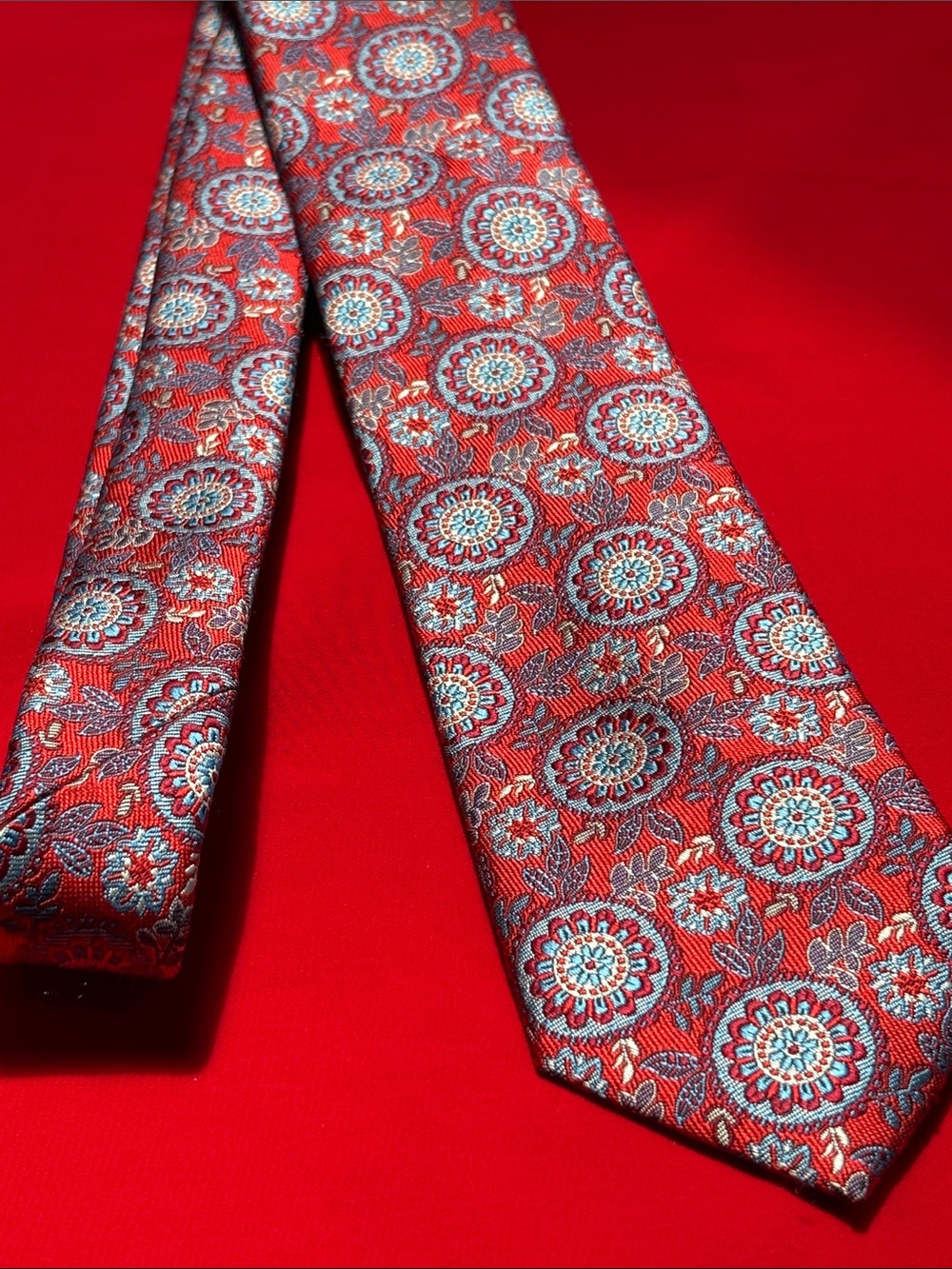 Kilburne & Finch gorgeous tie!